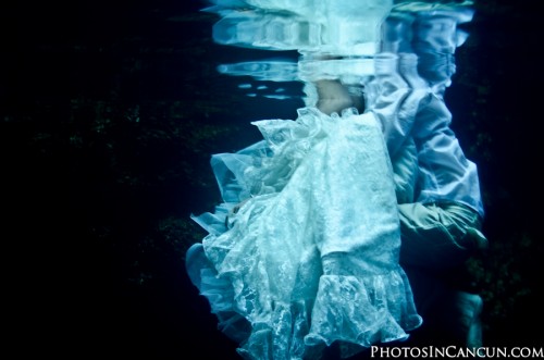 Photos In Cancun - Underwater Trash The Dress